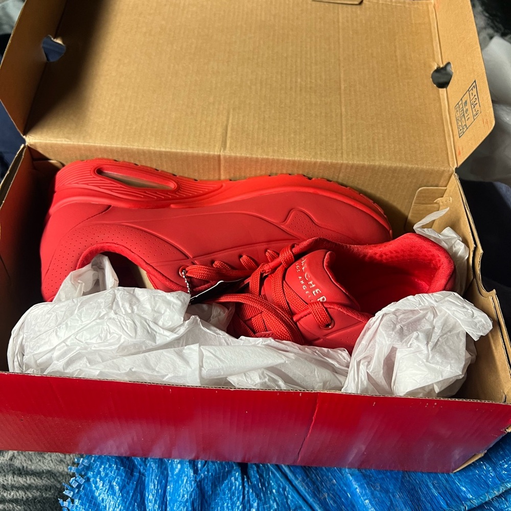 New with box never been worn red sketchers size 8.5